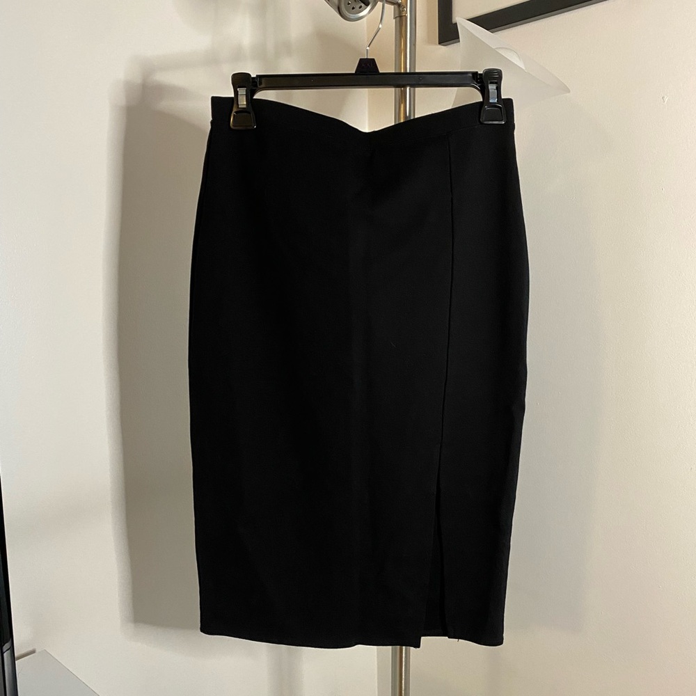 Forever21 Black Pencil Skirt - Stretch/Fitted. Size M